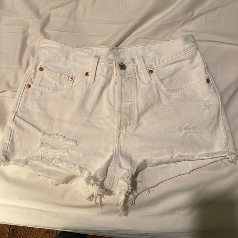 White denim Levi shorts